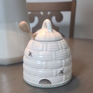 Pfaltzgraff Portfolio Naturewood Beehive Honey Pot with Wooden Dipper